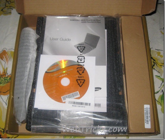 Pudełko Samsung N148 plus - instrukcja obsługi, płyta DVD z oprogramowaniem, akcesoria