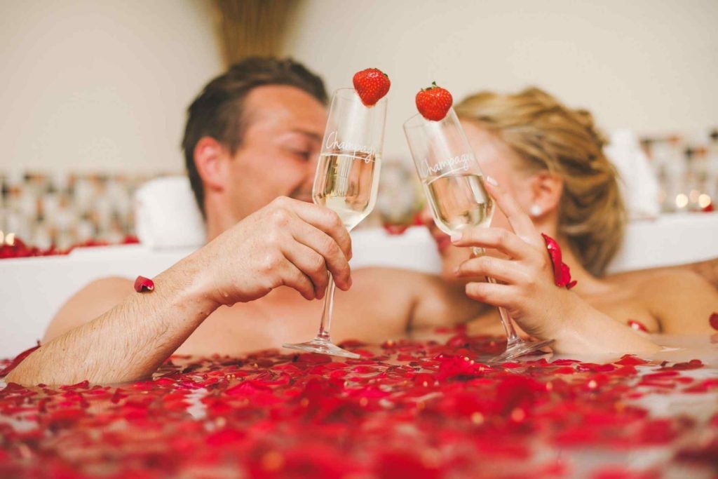 Walentynkowe podpisy na Instagramie 2022/ Podkręć swój Insta miłością: Podpisy dla par na Instagramie na walentynki
