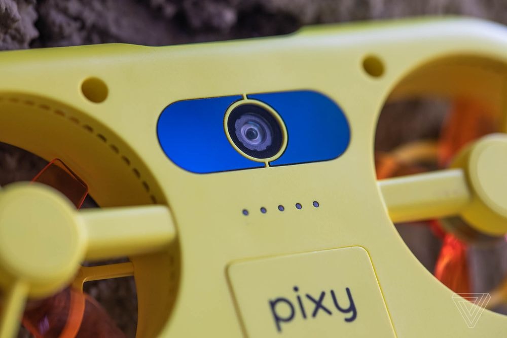 Dron Snapchat Pixy