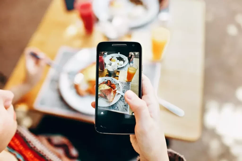 Dlaczego warto korzystać z mediów społecznościowych, aby rozpocząć działalność związaną z przygotowywaniem posiłków?