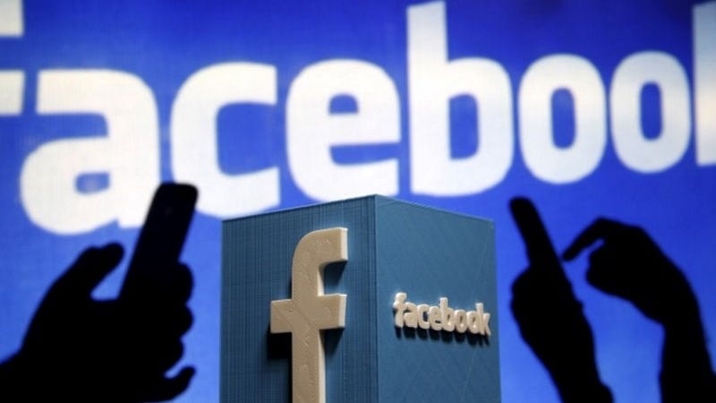 Jak szturchać ludzi na Facebooku przez telefon komórkowy?