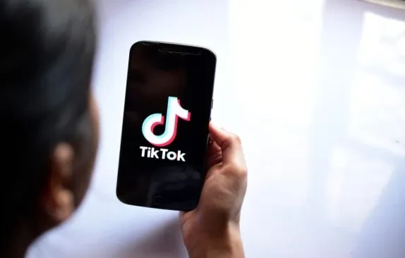 Wskazówki dotyczące zmiany wieku w serwisie TikTok