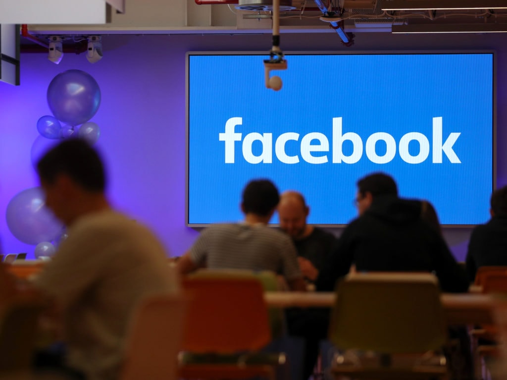 Pracownicy Facebooka pracują; najlepszy czas na publikowanie postów na Facebooku w czwartek