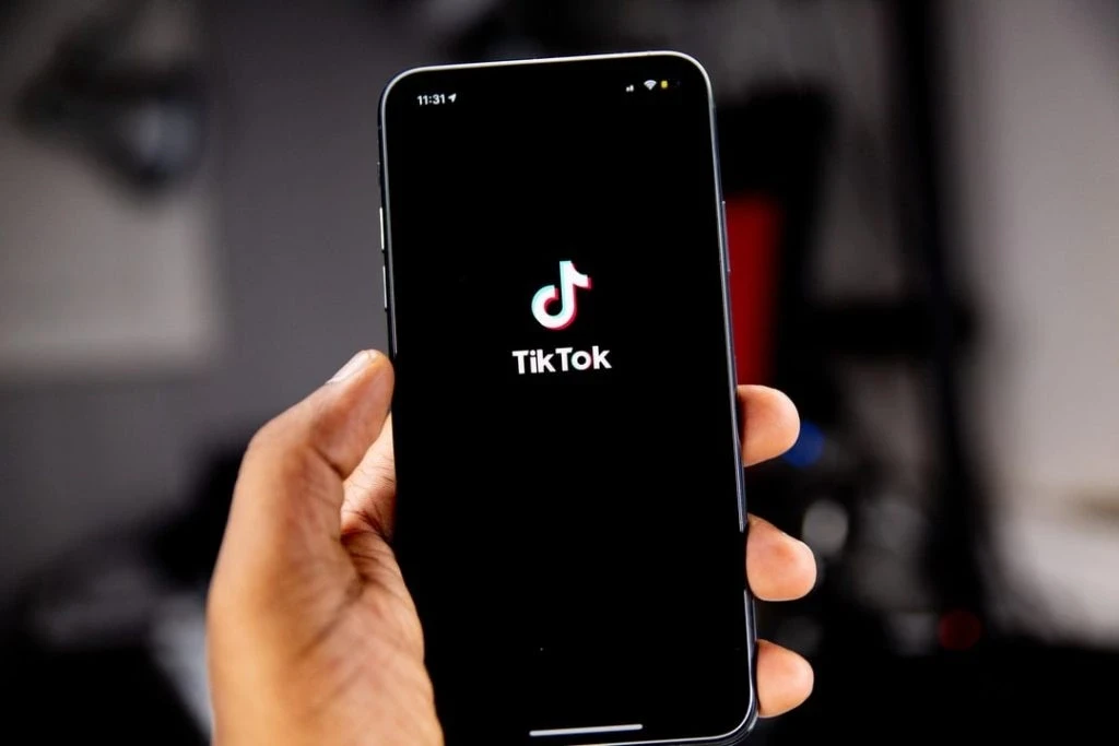 Czym są sugerowane wyszukiwania na TikTok?